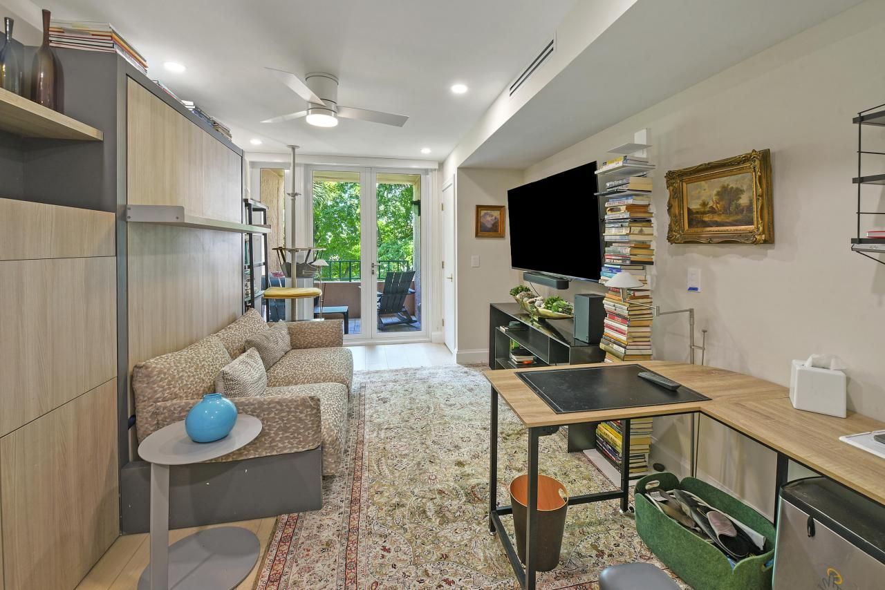 100 SE 5th Avenue, Unit 306, Boca Raton, FL 33432 Photo