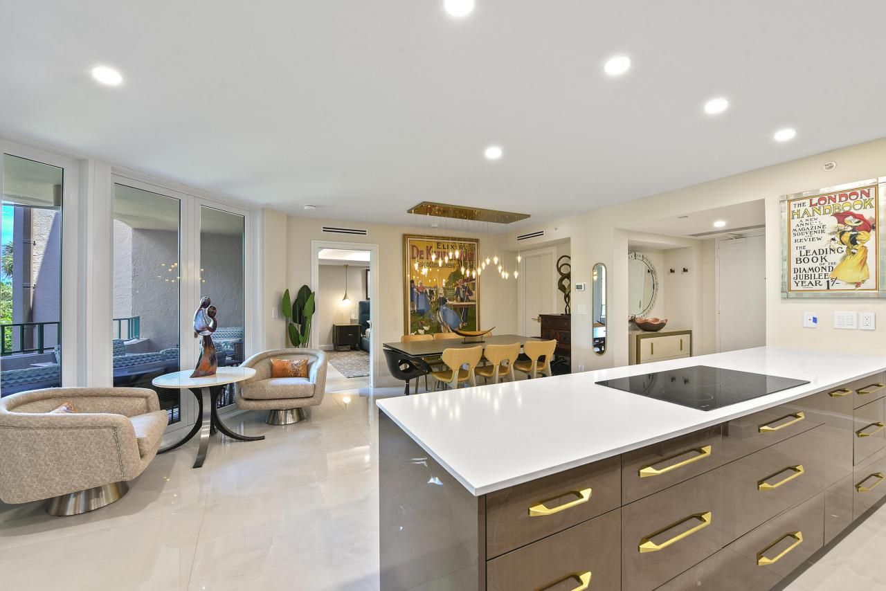 100 SE 5th Avenue, Unit 306, Boca Raton, FL 33432 Photo