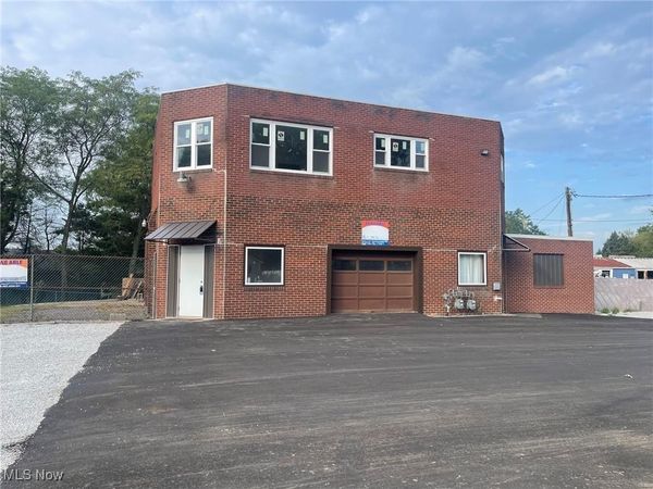 2627 Waynesburg Drive SE, Canton, OH 44707