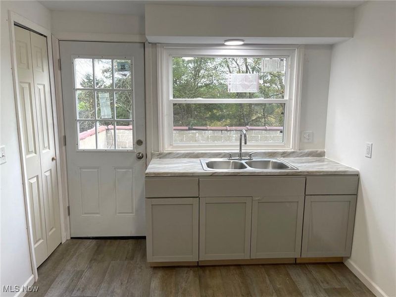 2627 Waynesburg Drive SE, Canton, OH 44707 Photo 6