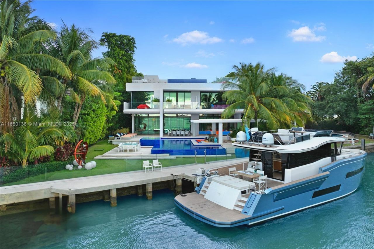 5004 N Bay Rd, Miami Beach, FL 33140 Photo