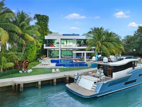 5004 N Bay Rd, Miami Beach, FL 33140