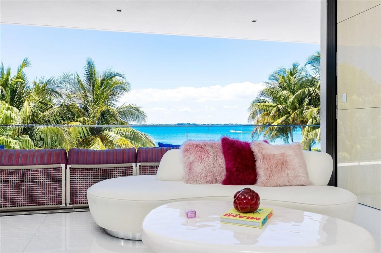5004 N Bay Rd, Miami Beach, FL 33140 Photo