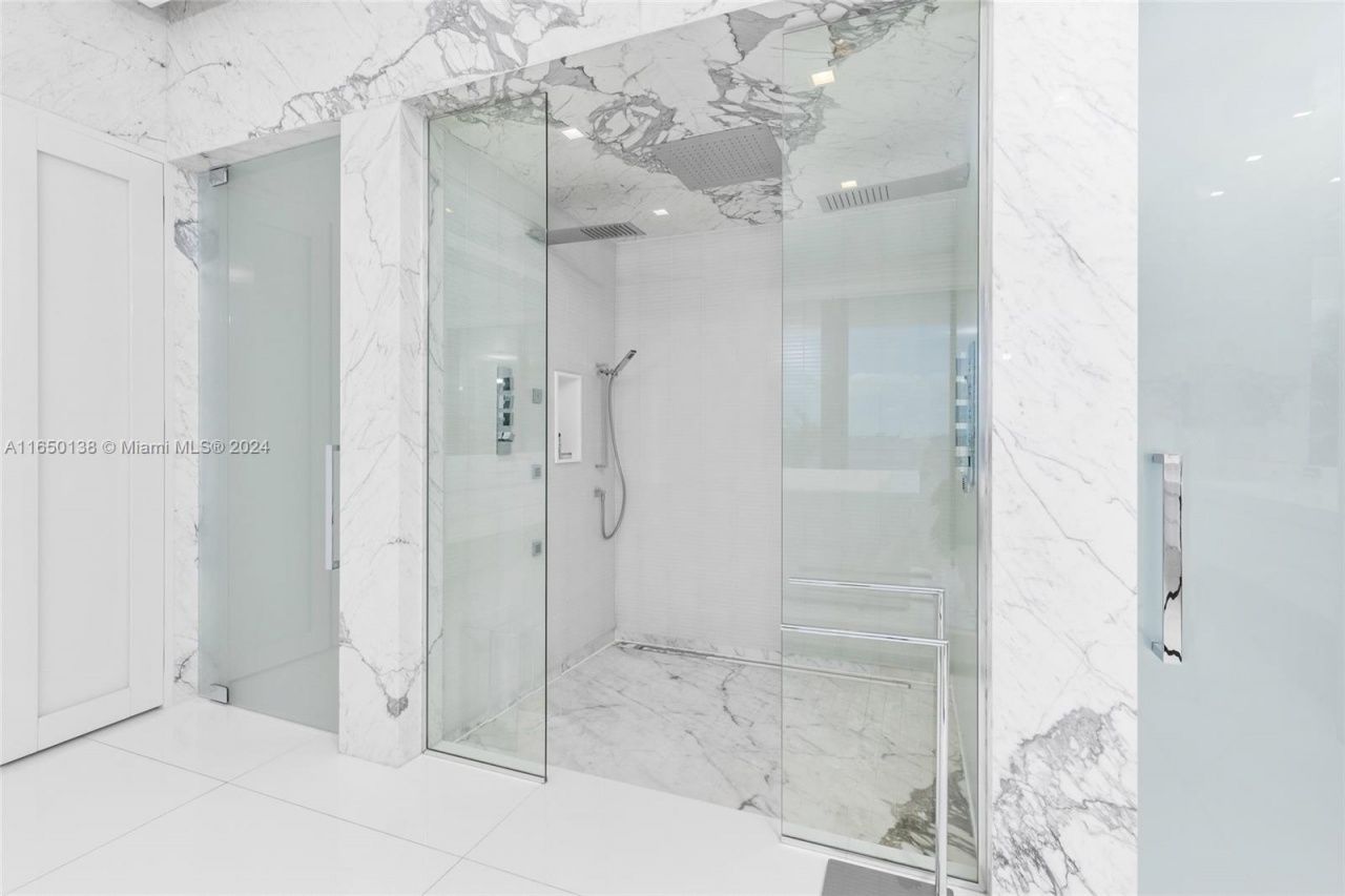 5004 N Bay Rd, Miami Beach, FL 33140 Photo