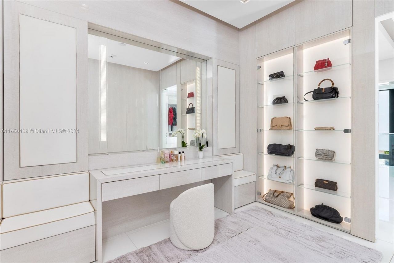 5004 N Bay Rd, Miami Beach, FL 33140 Photo