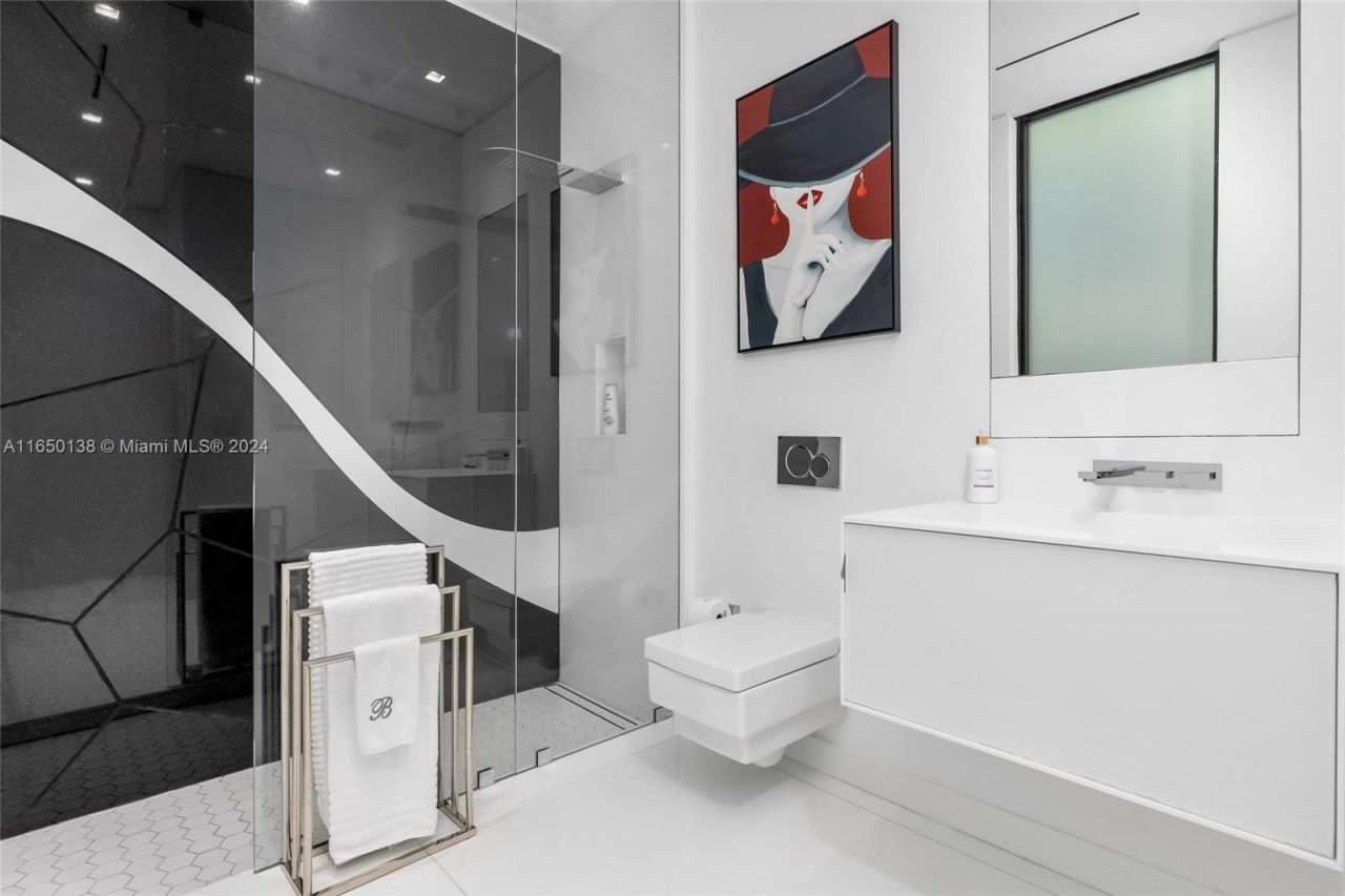 5004 N Bay Rd, Miami Beach, FL 33140 Photo