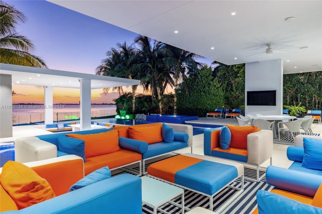 5004 N Bay Rd, Miami Beach, FL 33140 Photo