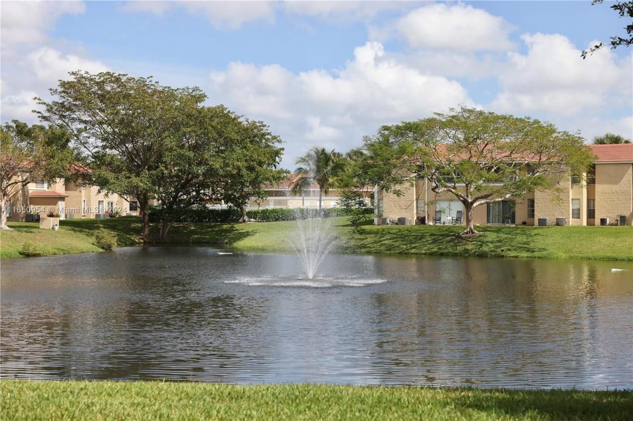 909 Twin Lakes Dr, Unit 3-F, Coral Springs, FL 33071 Photo