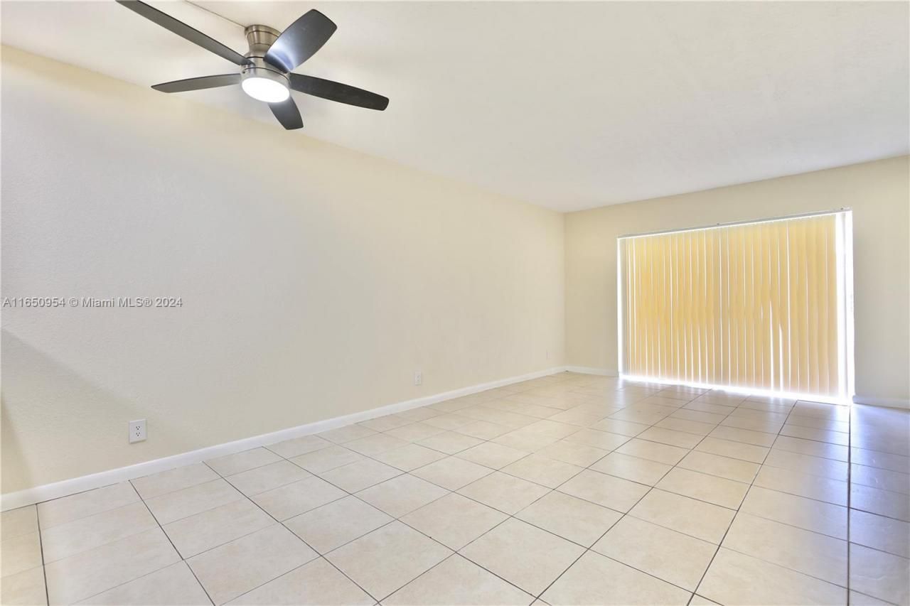 909 Twin Lakes Dr, Unit 3-F, Coral Springs, FL 33071 Photo