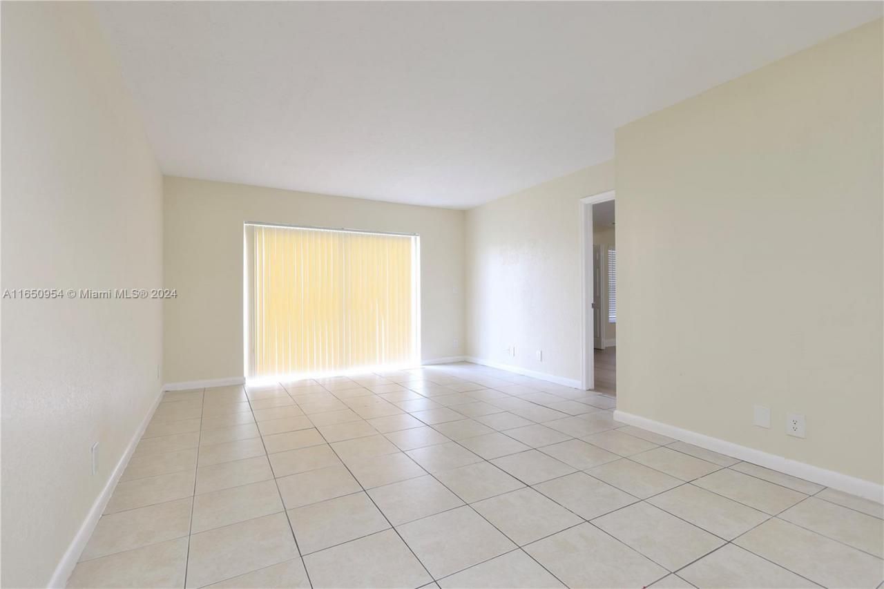 909 Twin Lakes Dr, Unit 3-F, Coral Springs, FL 33071 Photo