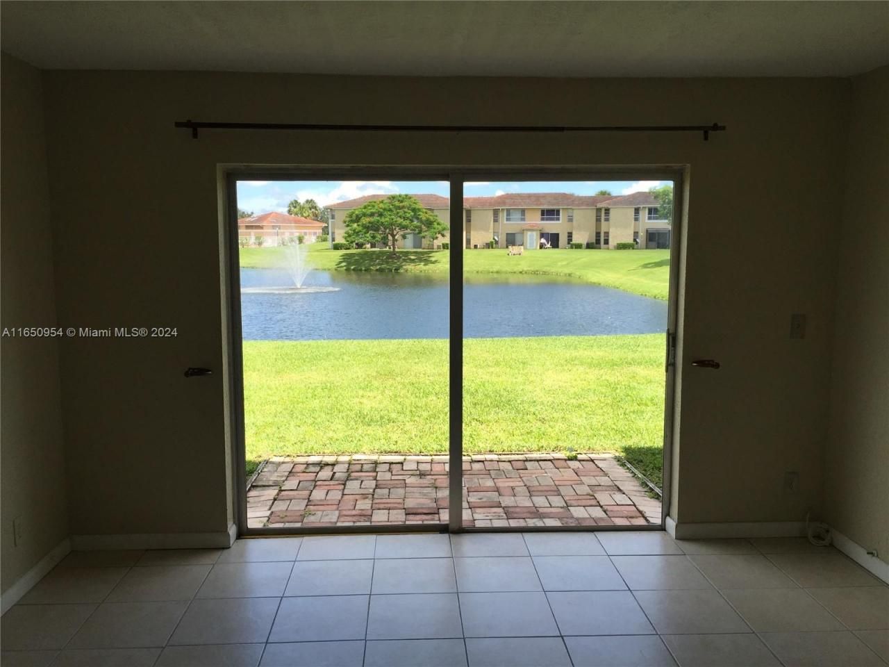 909 Twin Lakes Dr, Unit 3-F, Coral Springs, FL 33071 Photo