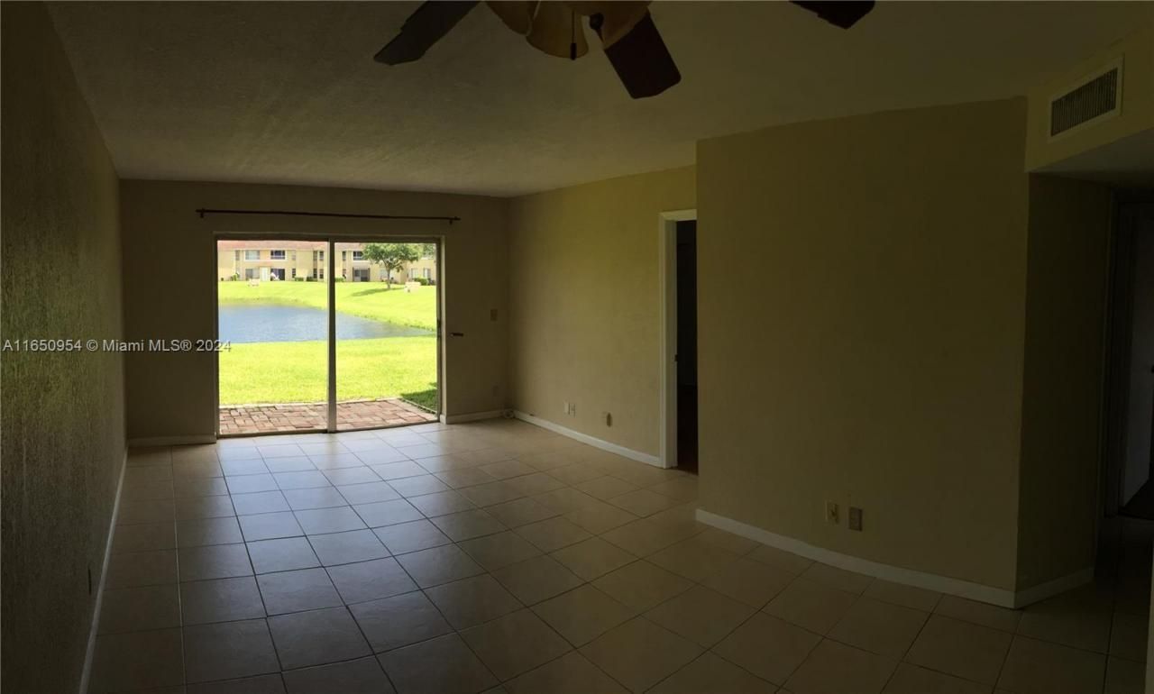 909 Twin Lakes Dr, Unit 3-F, Coral Springs, FL 33071 Photo