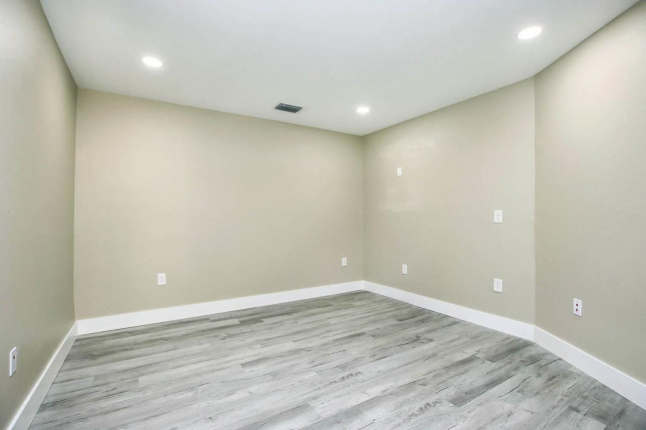 1640 Periwinkle Way, Unit 4, Sanibel, FL 33957 Photo