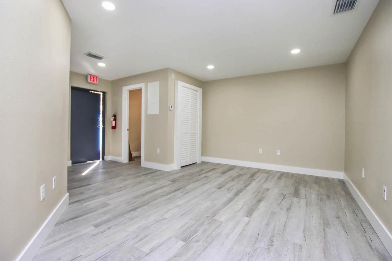 1640 Periwinkle Way, Unit 4, Sanibel, FL 33957 Photo