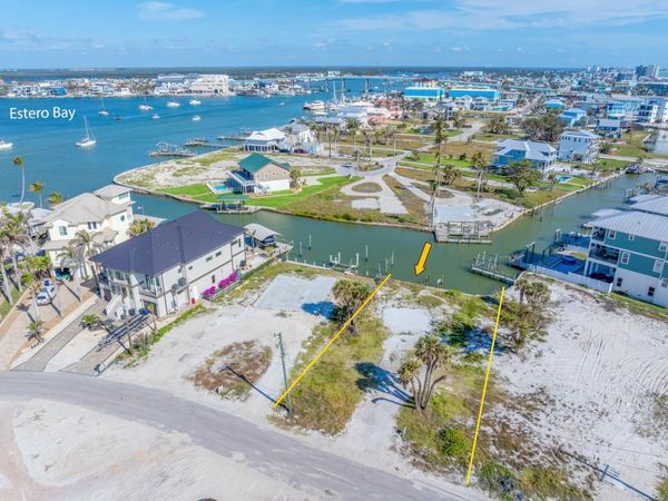 587 Carlos Cir, Fort Myers Beach, FL 33931