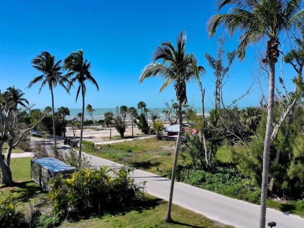 2490 Coconut Dr, Sanibel, FL 33957