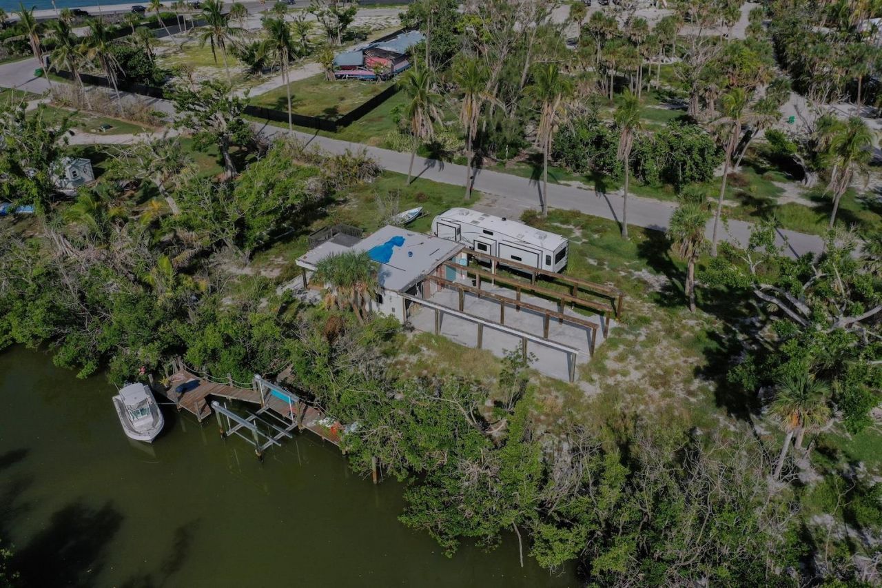 2490 Coconut Dr, Sanibel, FL 33957 Photo