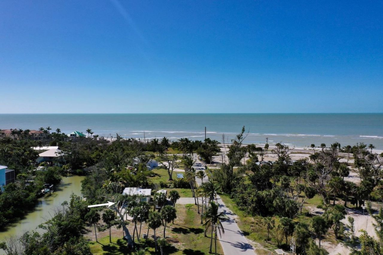 2490 Coconut Dr, Sanibel, FL 33957 Photo