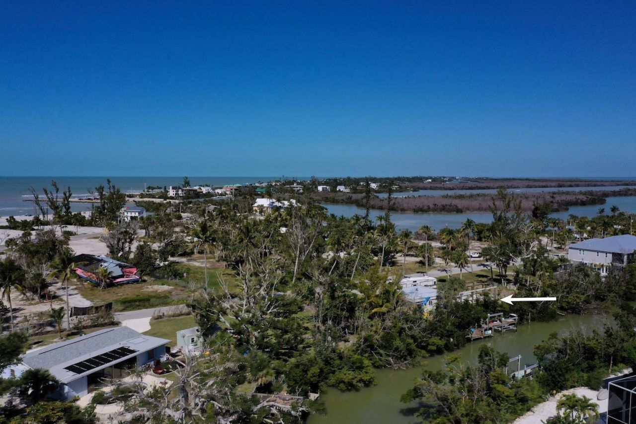 2490 Coconut Dr, Sanibel, FL 33957 Photo