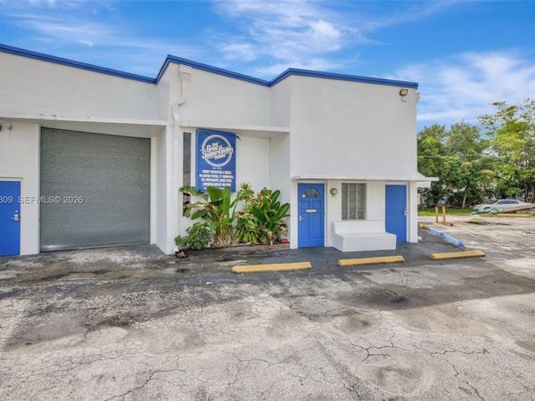 15221 NE 21st Ave, North Miami Beach, FL 33162
