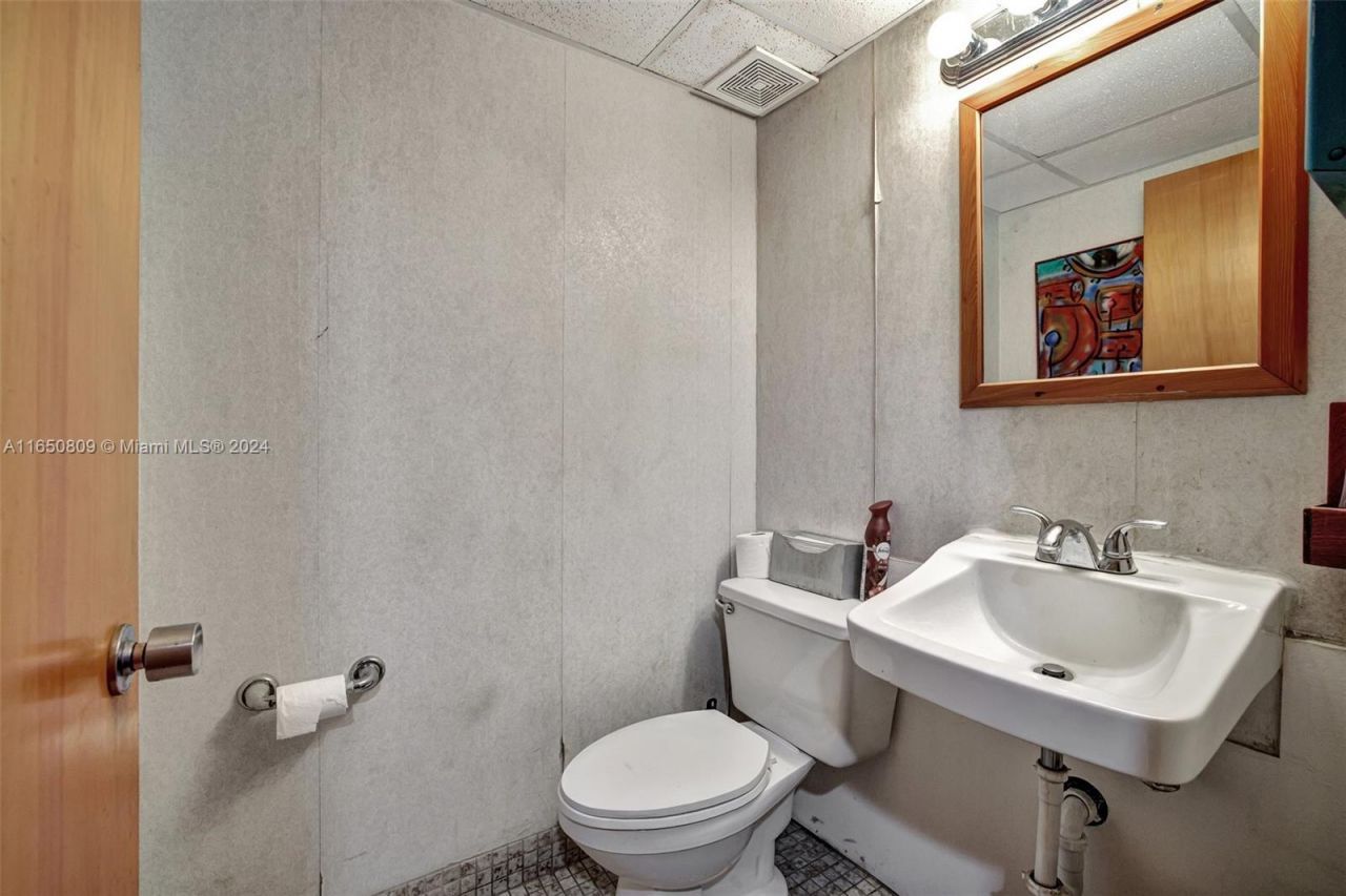 15221 NE 21st Ave, North Miami Beach, FL 33162 Photo