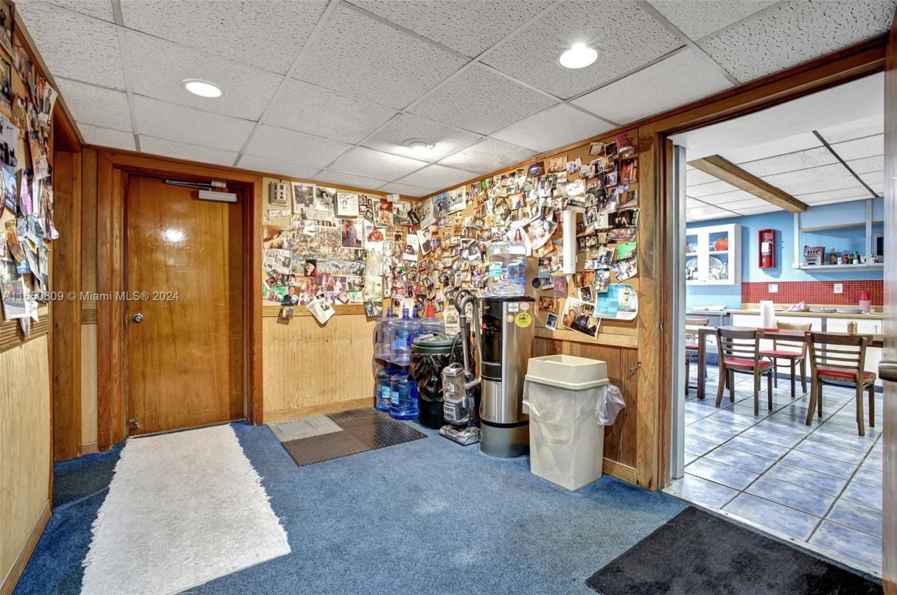 15221 NE 21st Ave, North Miami Beach, FL 33162 Photo