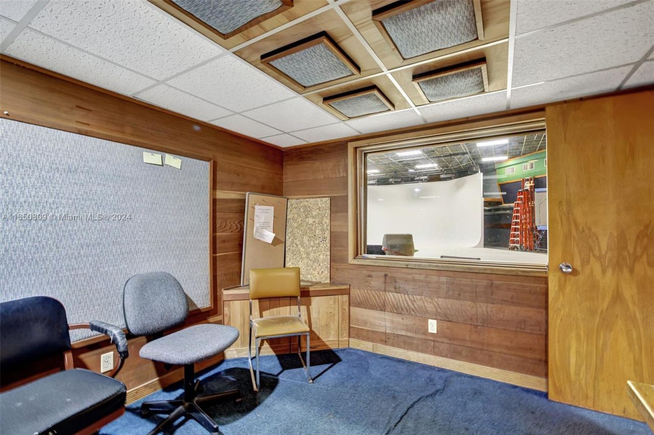 15221 NE 21st Ave, North Miami Beach, FL 33162 Photo