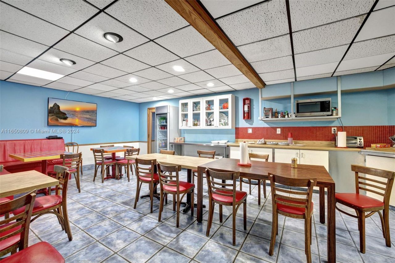 15221 NE 21st Ave, North Miami Beach, FL 33162 Photo