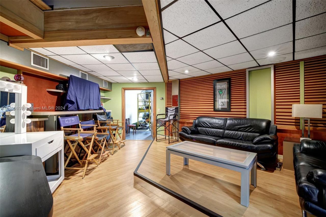 15221 NE 21st Ave, North Miami Beach, FL 33162 Photo