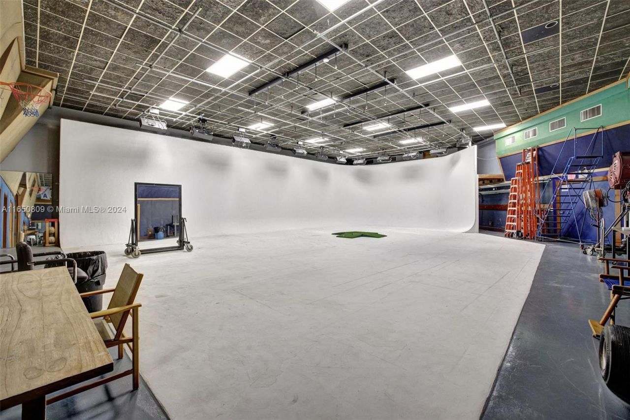 15221 NE 21st Ave, North Miami Beach, FL 33162 Photo