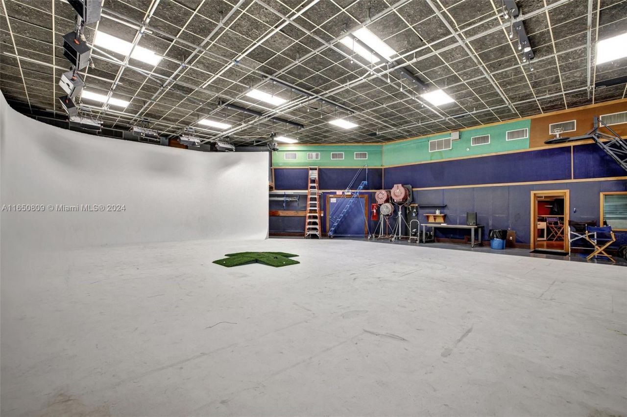 15221 NE 21st Ave, North Miami Beach, FL 33162 Photo