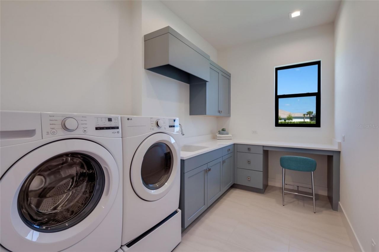 1107 Blue Shell Loop, Sarasota, FL 34240 Photo