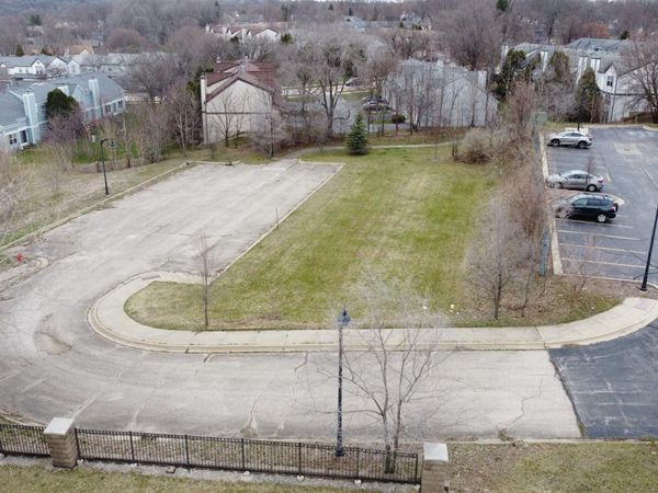 1188 E Algonquin Road, Algonquin, IL 60102