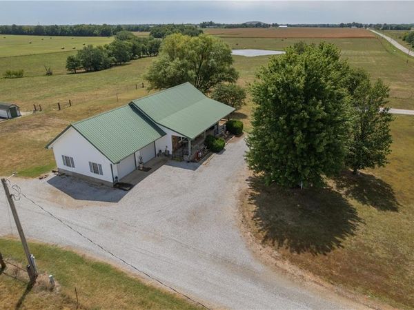 674 N Highway V Highway, Lamar, MO 64759