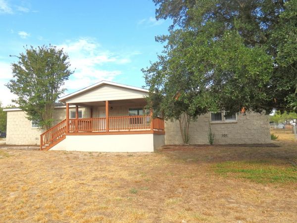 315 LORAINE DR, Devine, TX 78016