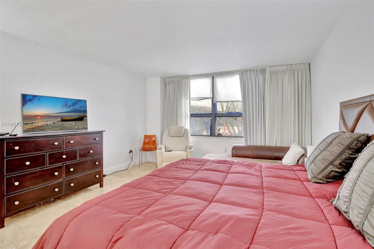 9801 Collins Ave, Unit 3T, Bal Harbour, FL 33154 Photo