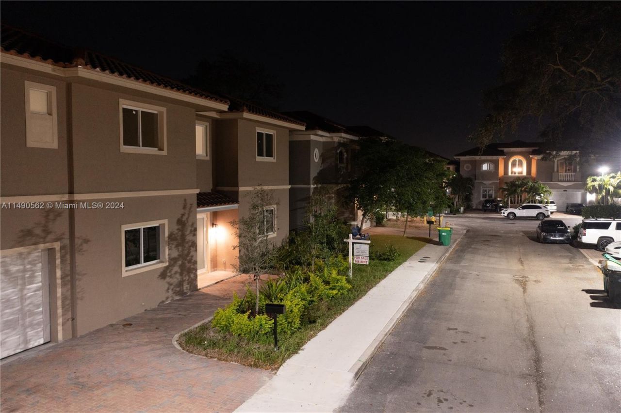 3562 Forest View Cir, Dania Beach, FL 33312 Photo