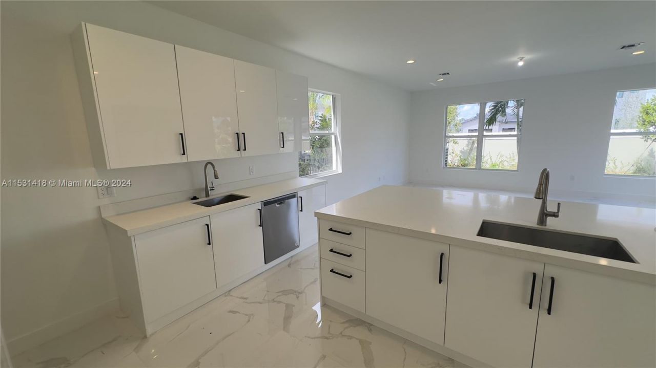 3523 Forest View Cir, Dania Beach, FL 33312 Photo