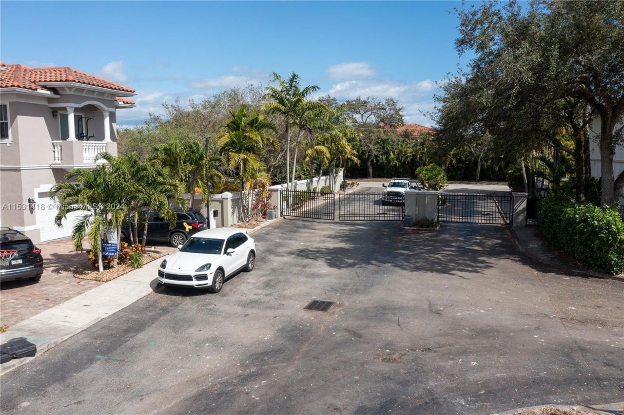 3523 Forest View Cir, Dania Beach, FL 33312 Photo