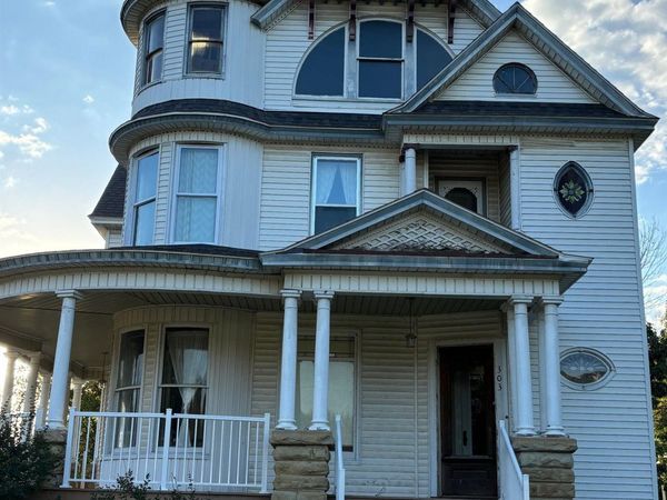 303 Washington Street, Bonaparte, IA 52620