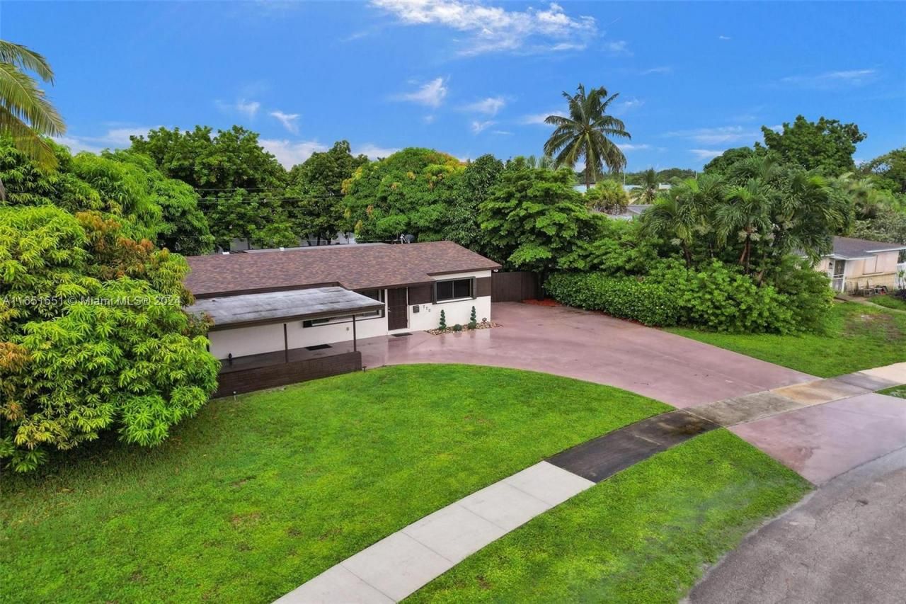 770 NW 175th Dr, Miami Gardens, FL 33169 Photo