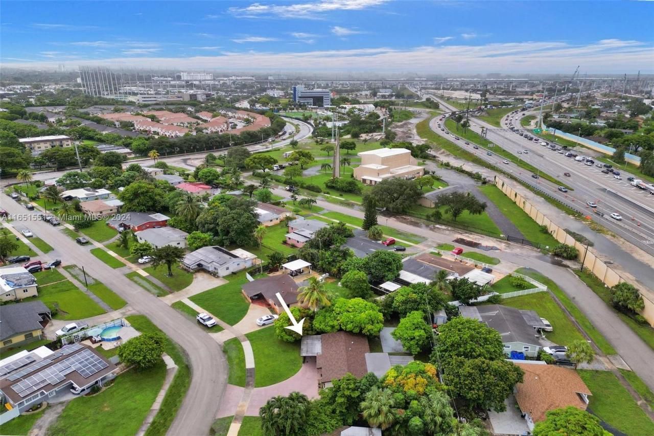 770 NW 175th Dr, Miami Gardens, FL 33169 Photo