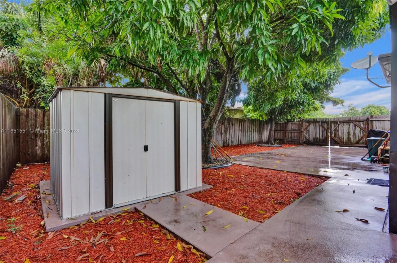 770 NW 175th Dr, Miami Gardens, FL 33169 Photo