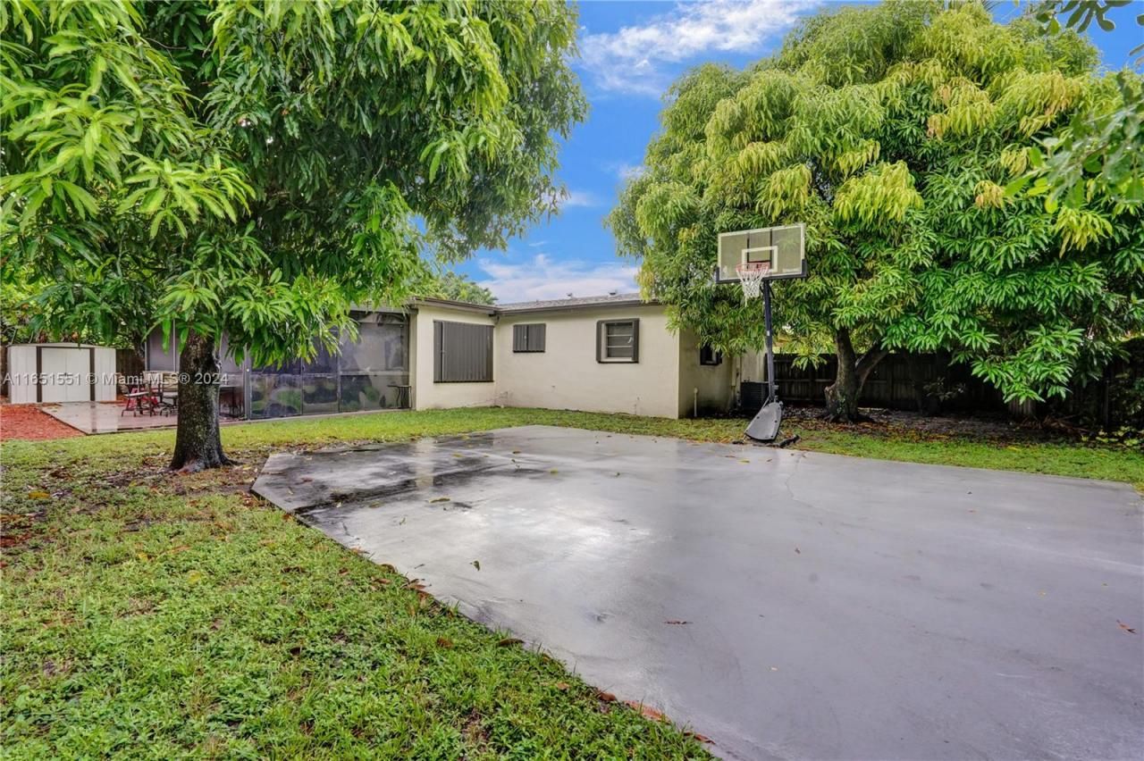 770 NW 175th Dr, Miami Gardens, FL 33169 Photo