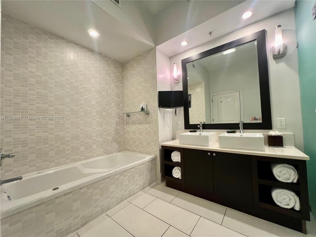 5300 NW 87th Ave, Unit 1308, Doral, FL 33178 Photo