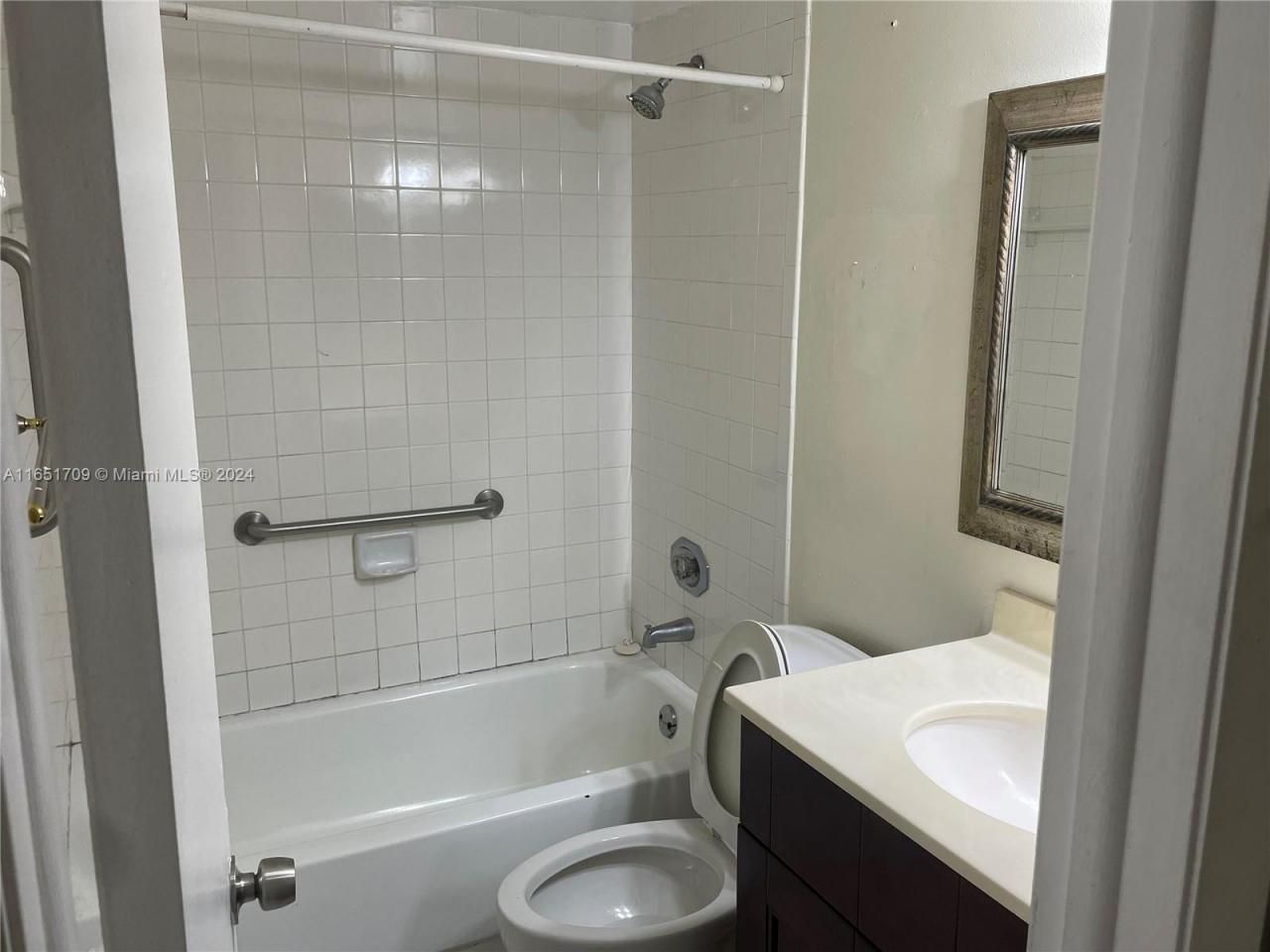 3252 Foxcroft Rd, Unit 206, Miramar, FL 33025 Photo