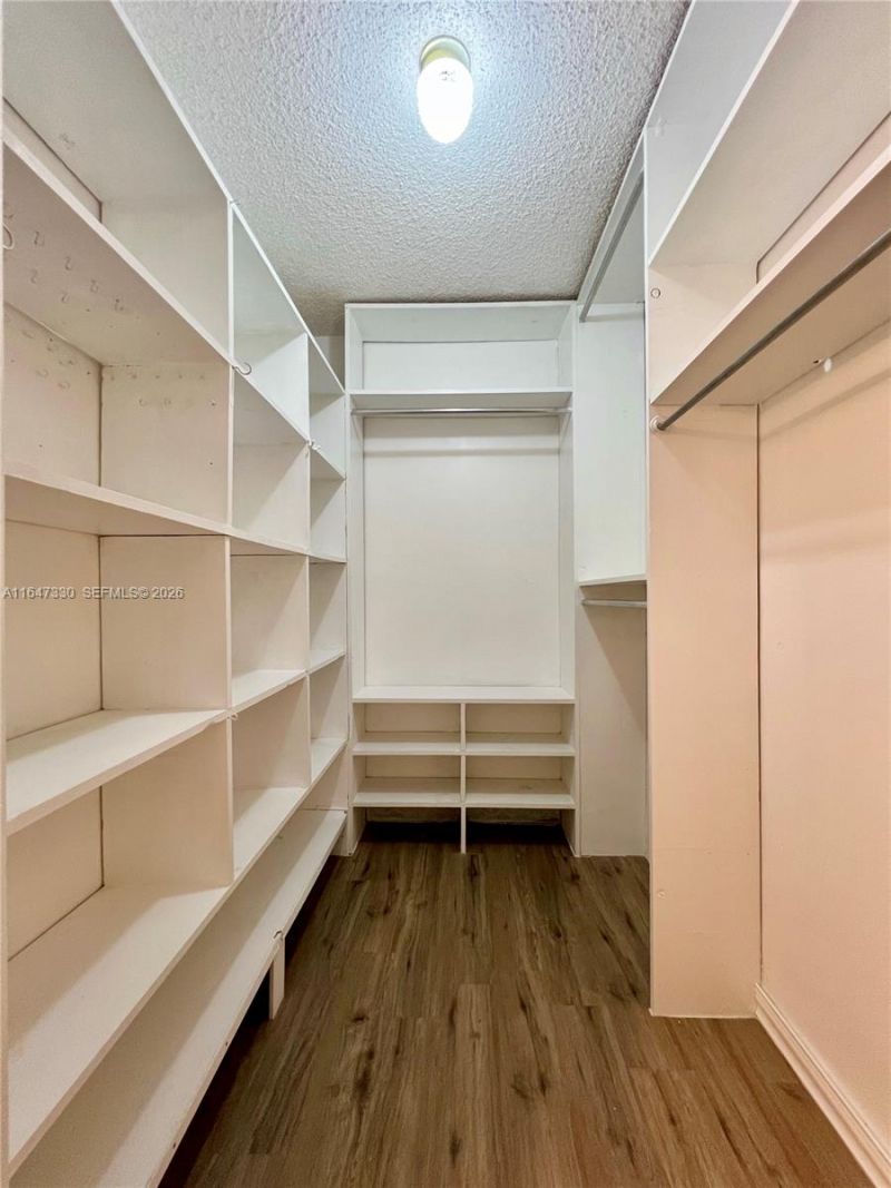 671 NE 195th St, Unit 425-E, Miami, FL 33179 Photo