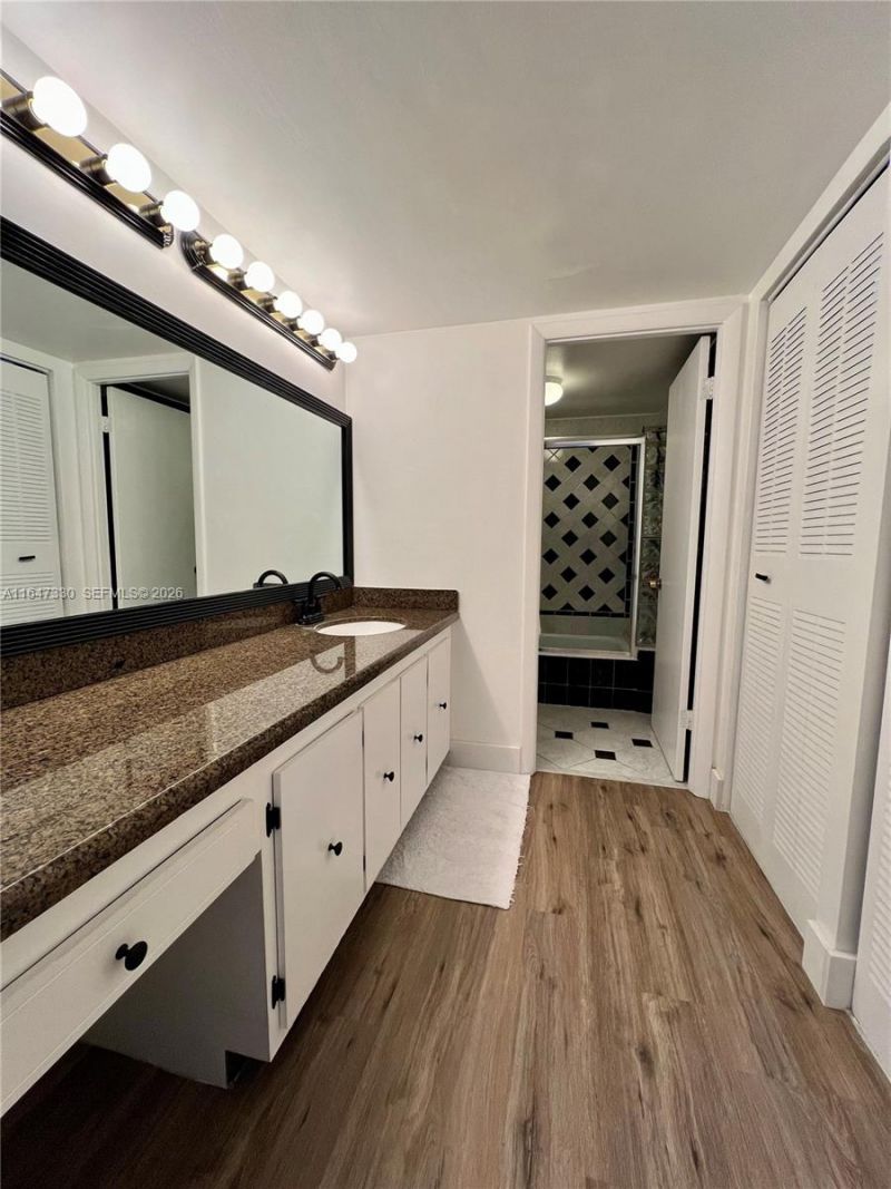 671 NE 195th St, Unit 425-E, Miami, FL 33179 Photo