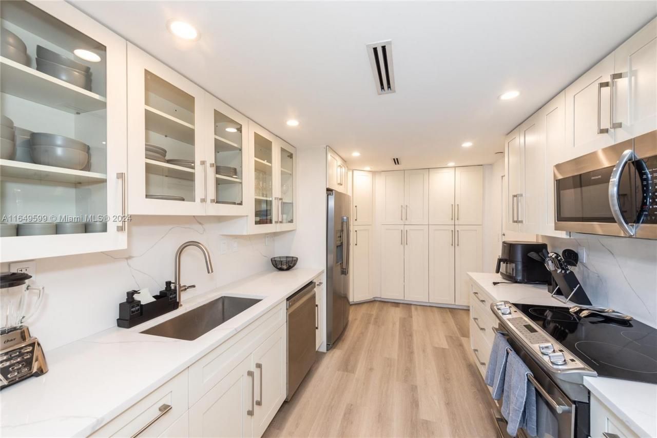 1111 Crandon Blvd, Unit A306, Key Biscayne, FL 33149 Photo