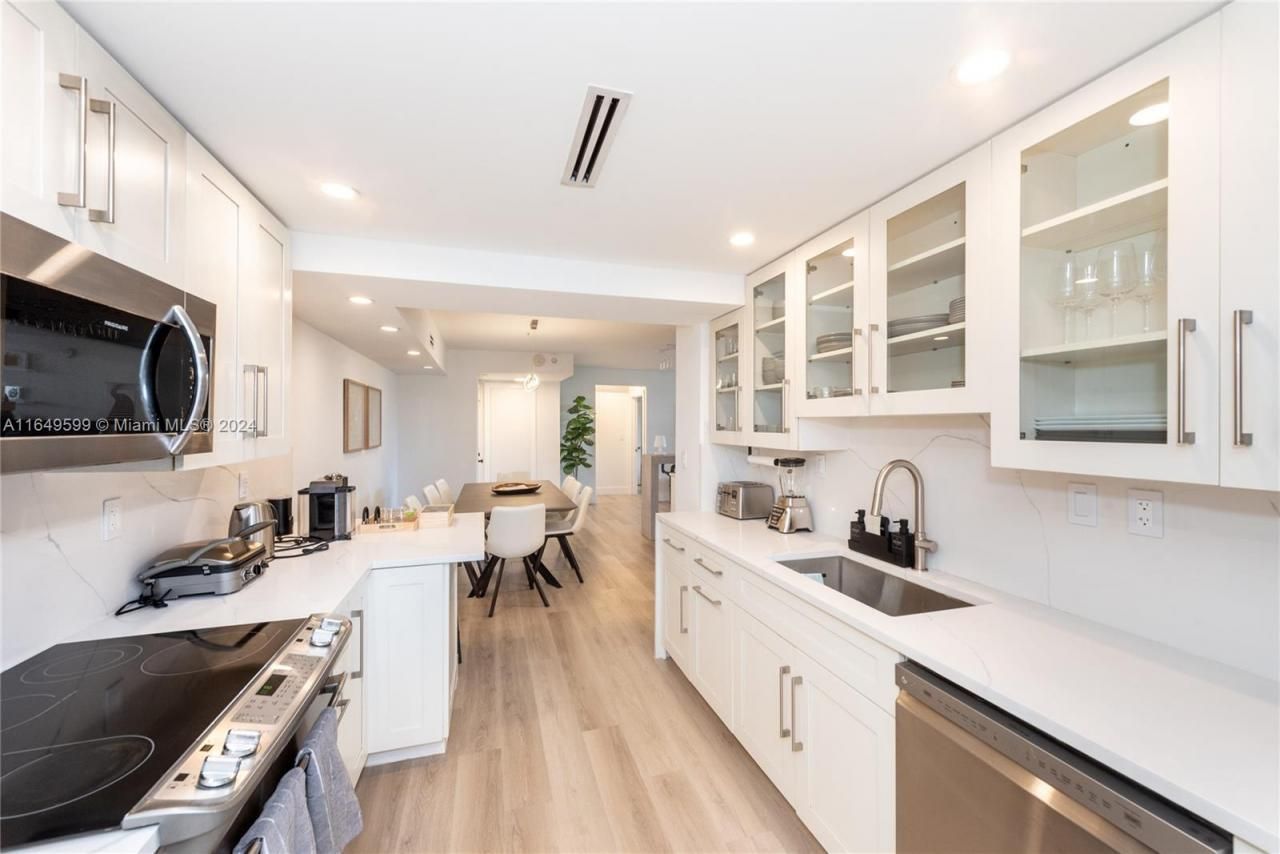 1111 Crandon Blvd, Unit A306, Key Biscayne, FL 33149 Photo